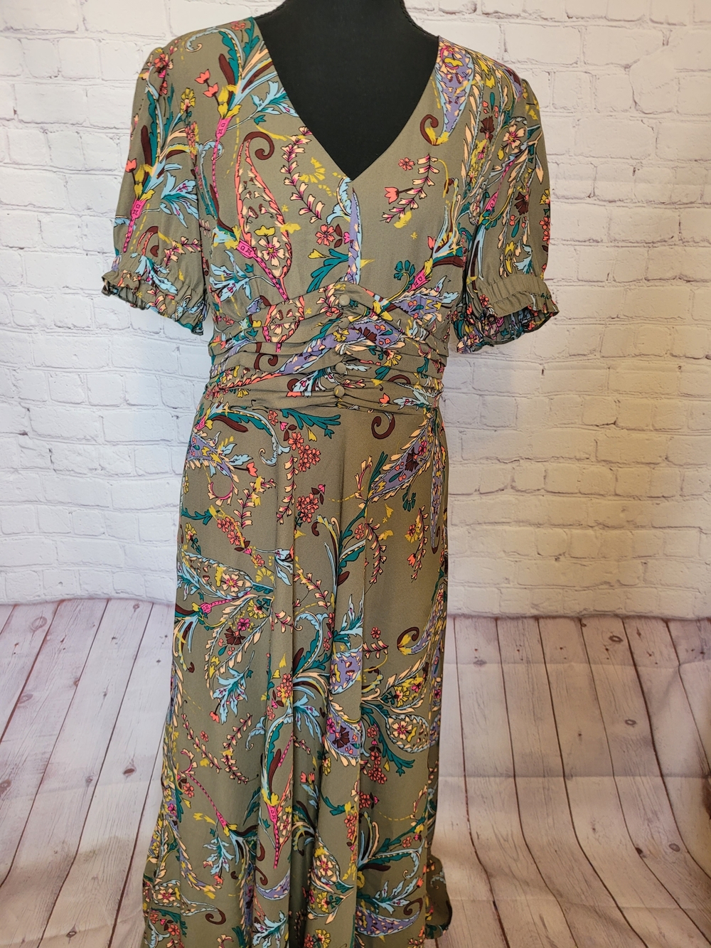 Tahari Size 10 Maxi Dress Avacado Green Short Sleeve Empire Waist Paisley Floral